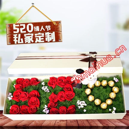 永恒的爱-22朵红玫瑰，11颗巧克力，2只小熊。搭配绿叶。长方形盒子